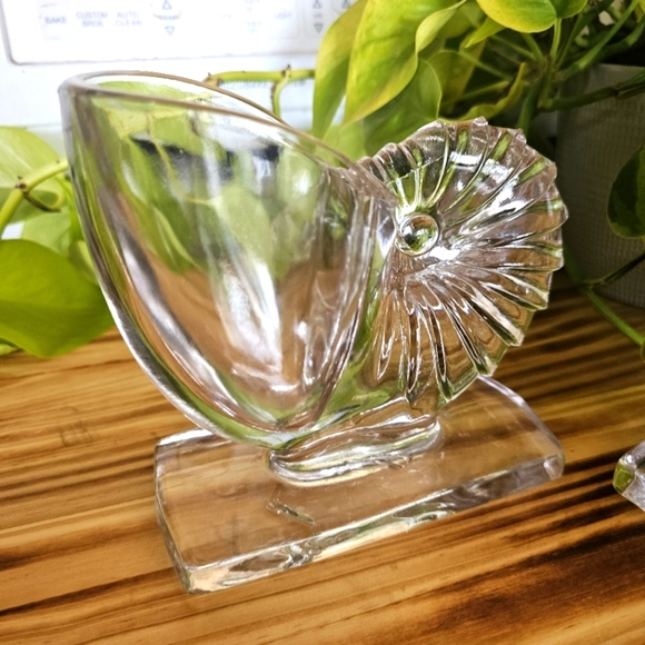Martinsville Other - 1940's Martinsville glass NAUTILUS conch bookend vases